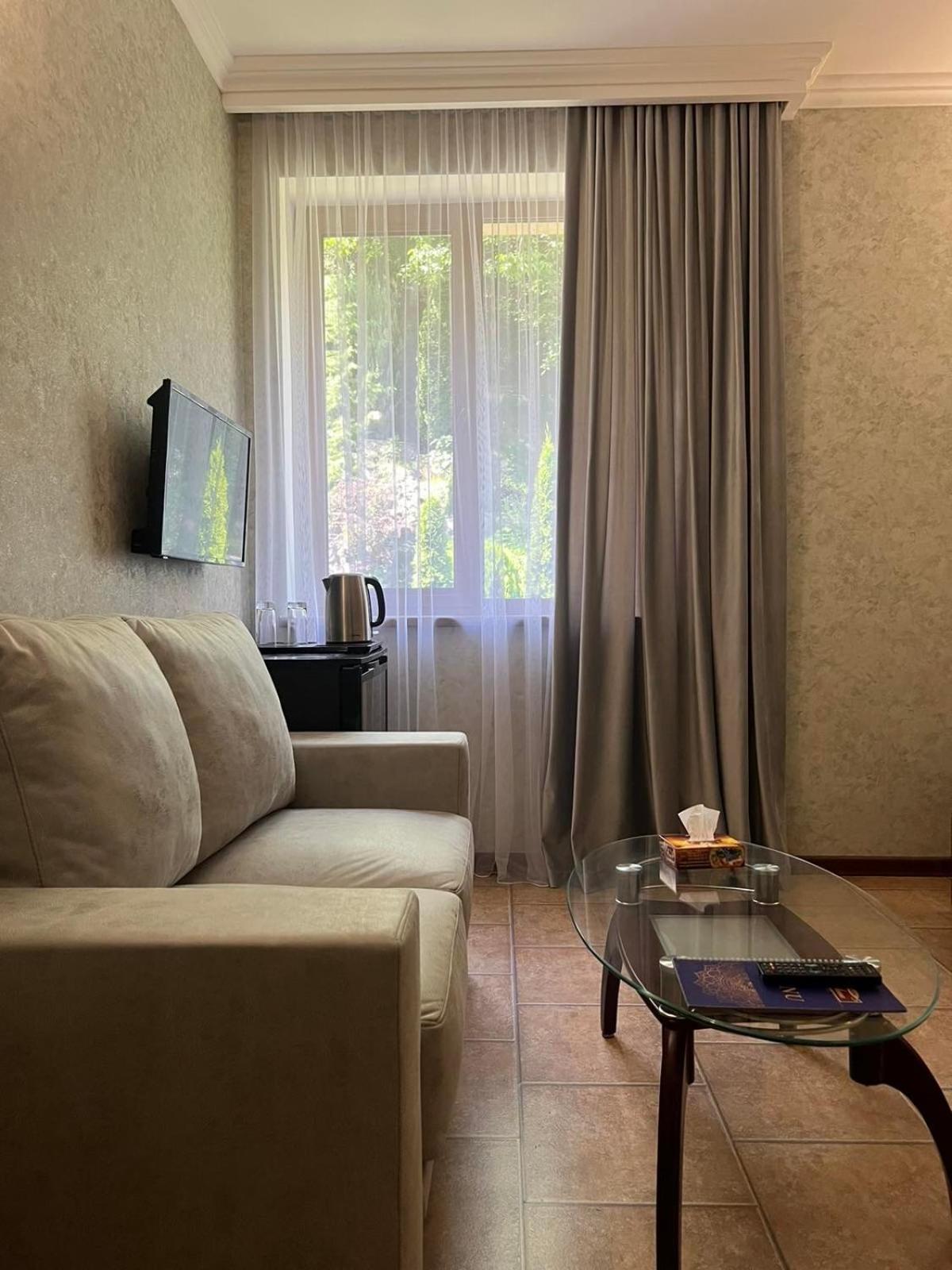 Park Avenue Hotel Erivan Dış mekan fotoğraf