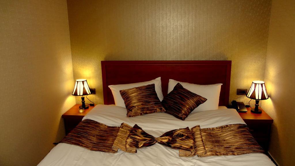 Park Avenue Hotel Erivan Oda fotoğraf