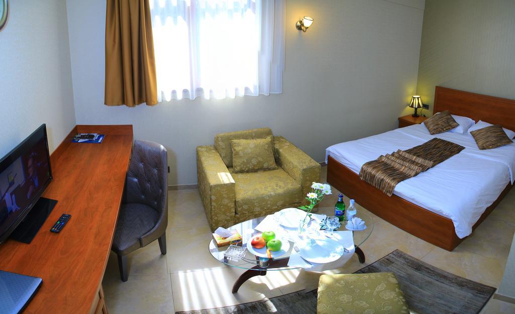 Park Avenue Hotel Erivan Dış mekan fotoğraf